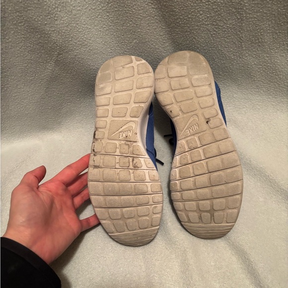 Nike Kids Blue and Black Athletic Shoes - Picture 3 of 4